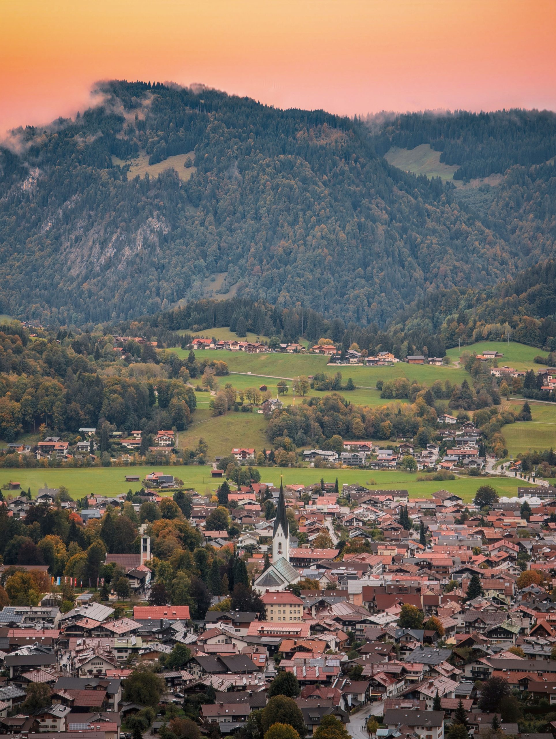 Oberstdorf mit Blick auf Ort und Bergwelt