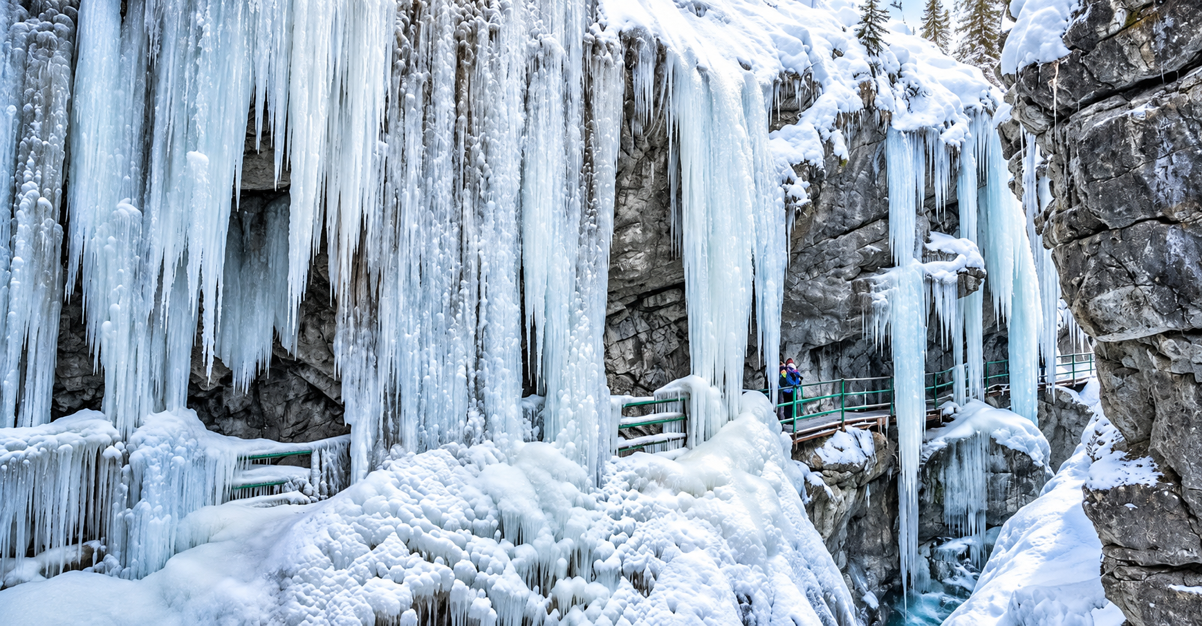 Breitachklamm im Winter mit großen Eisformationen