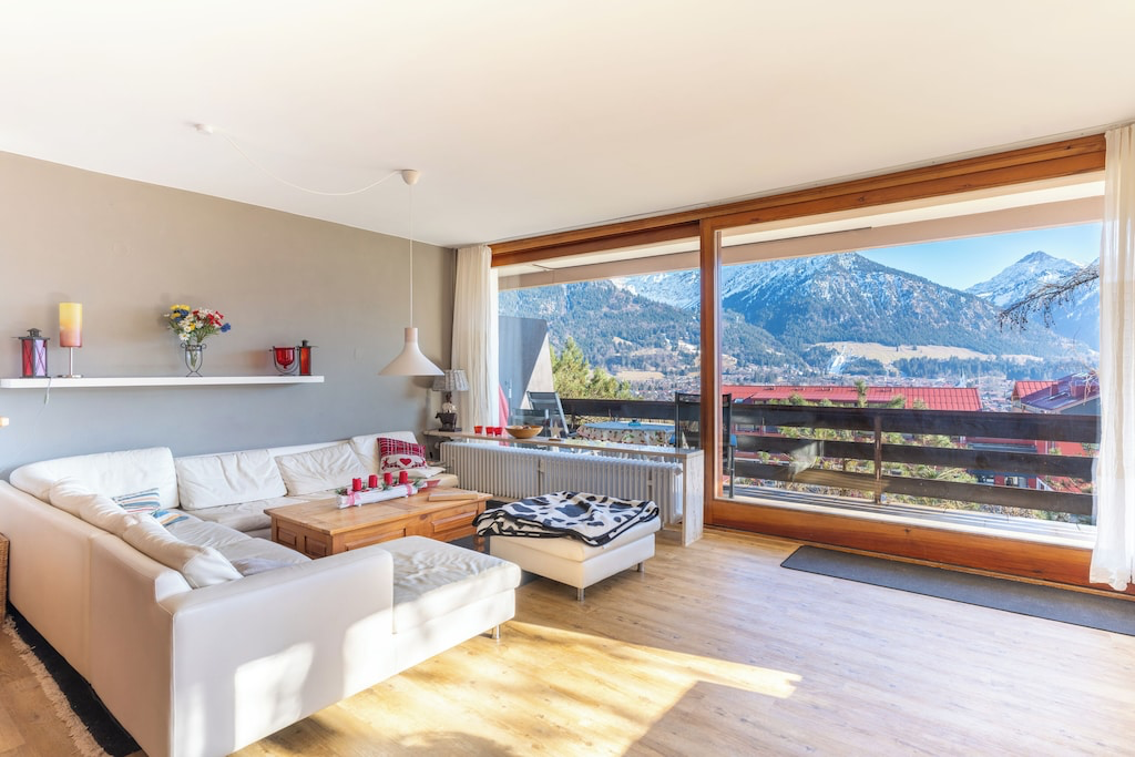 Wohnungsbereich mit Panoramabergblick
