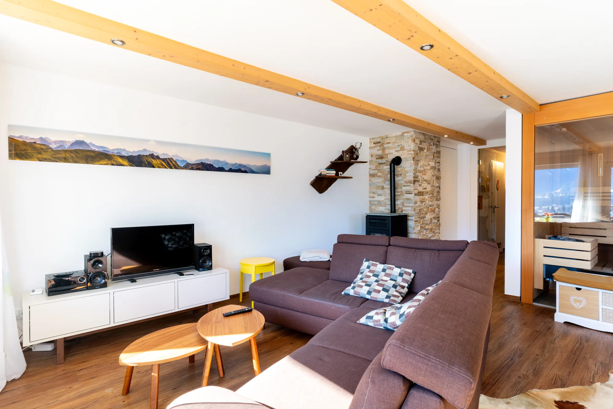Wohnzimmer und TV Alpenjuwel 2